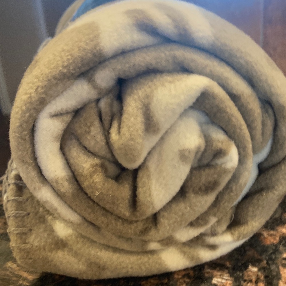 SOLD G - NWT HURLEY Camo fleece blankets - Picture 4 of 5